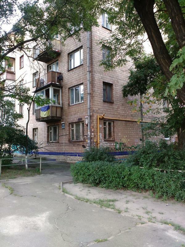 Киев, Александра Довженко ул., 8