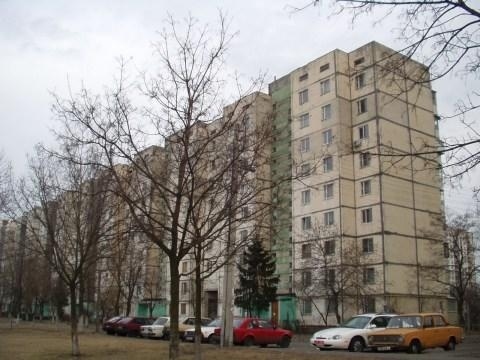 Київ, Героїв Дніпра вул., 38