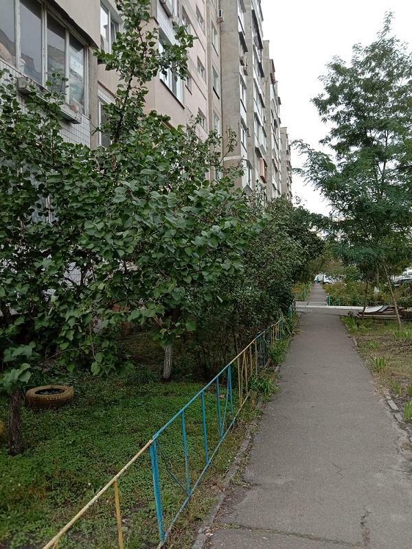 Киев, Героев Днепра ул., 75