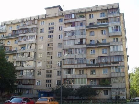 Київ, Героїв Дніпра вул., 15