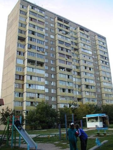 Київ, Героїв Космосу вул., 19Б