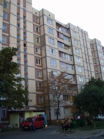 Київ, Героїв Дніпра вул., 35