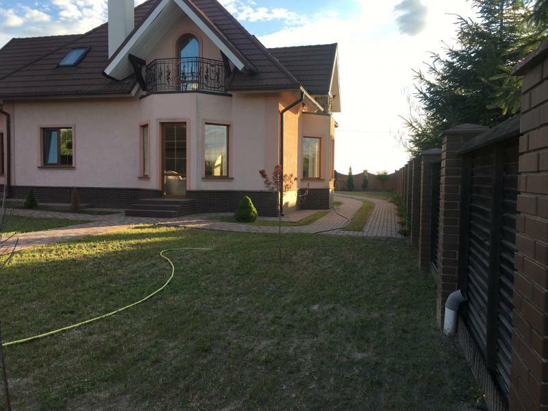 Київська обл., Васильківський район, с. Дзвінкове, Шкільна вул., 12