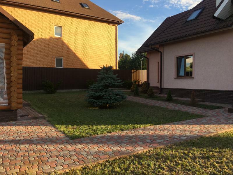 Київська обл., Васильківський район, с. Дзвінкове, Шкільна вул., 12