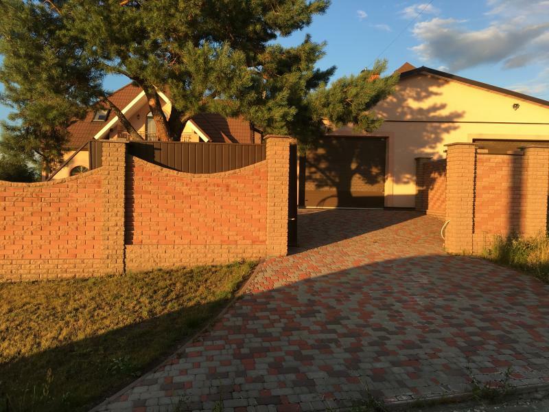 Київська обл., Васильківський район, с. Дзвінкове, Шкільна вул., 12