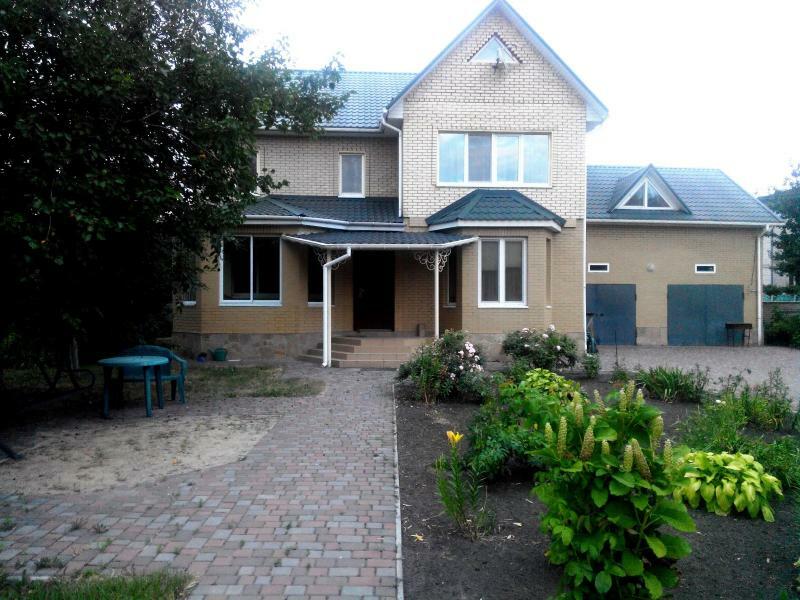 Киевская обл., Киево-Святошинский район, с. Софиевская Борщаговка, Горького ул., 12