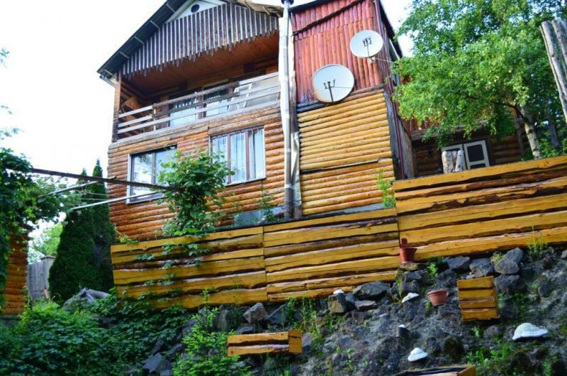 Ужгород, Горіхова вул., 3