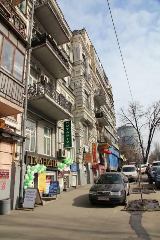 Київ, Тараса Шевченка бул., 46