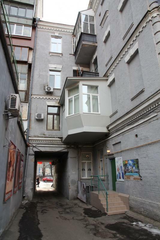 Київ, Тараса Шевченка бул., 46