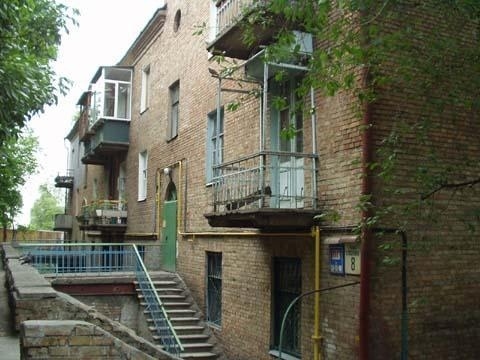 Киев, Стадионная (Жуляны) ул., 8