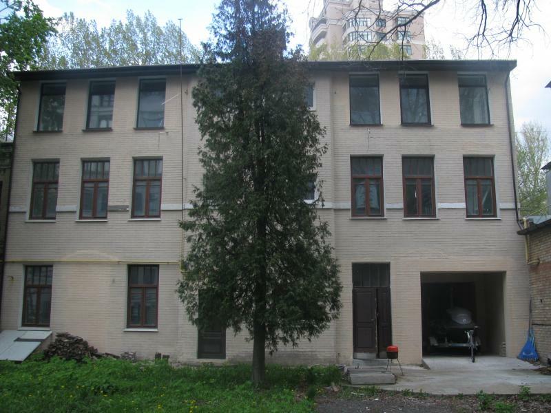 Київ, Студентська вул., 3