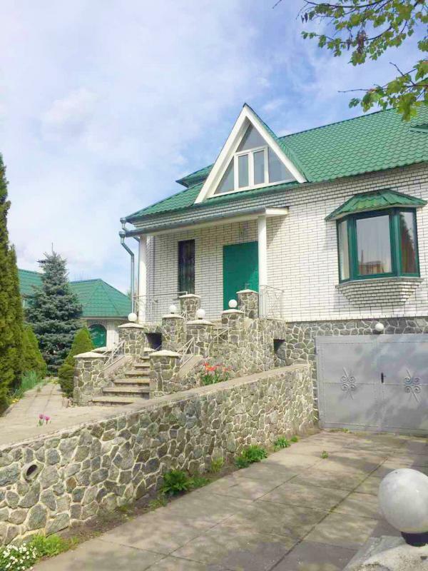 Киевская обл., Киево-Святошинский район, с. Тарасовка, Алены Дубенчук ул., 3