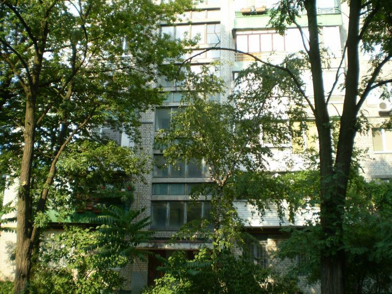 Київ, Ялтинська вул., 5Б