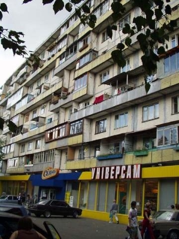 Київ, Чорнобильська вул., 3