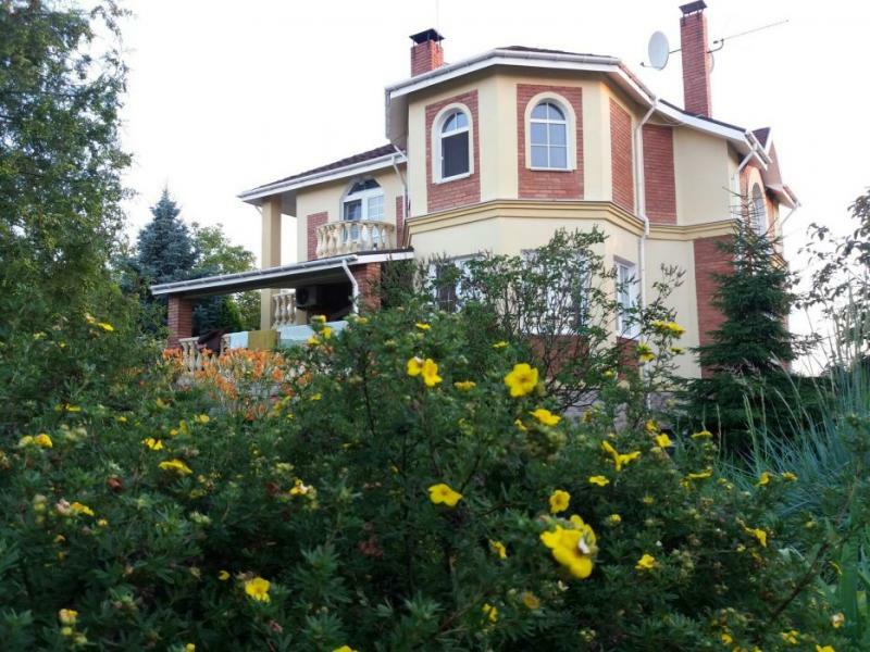 Київська обл., Києво-Святошинський район, с. Лісники, Гаевая вул., 17