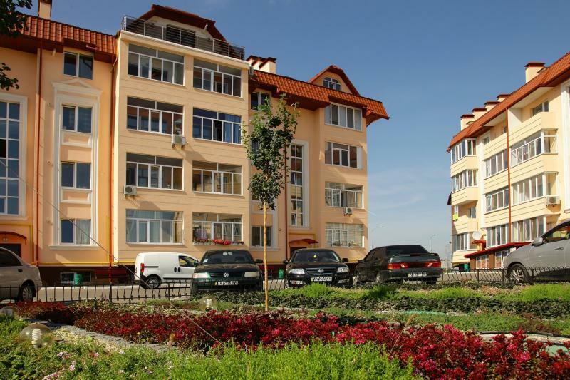 Київська обл., Києво-Святошинський район, с. Петропавлівська Борщагівка, Миру вул., 17