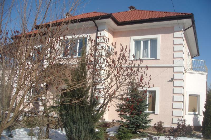 Київська обл., Києво-Святошинський район, с. Софіївська Борщагівка, Каштанова вул., 12