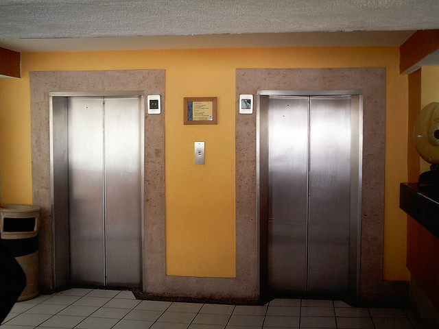 Сколько лифтов в многоквартирных домах Киева требуют ремонта