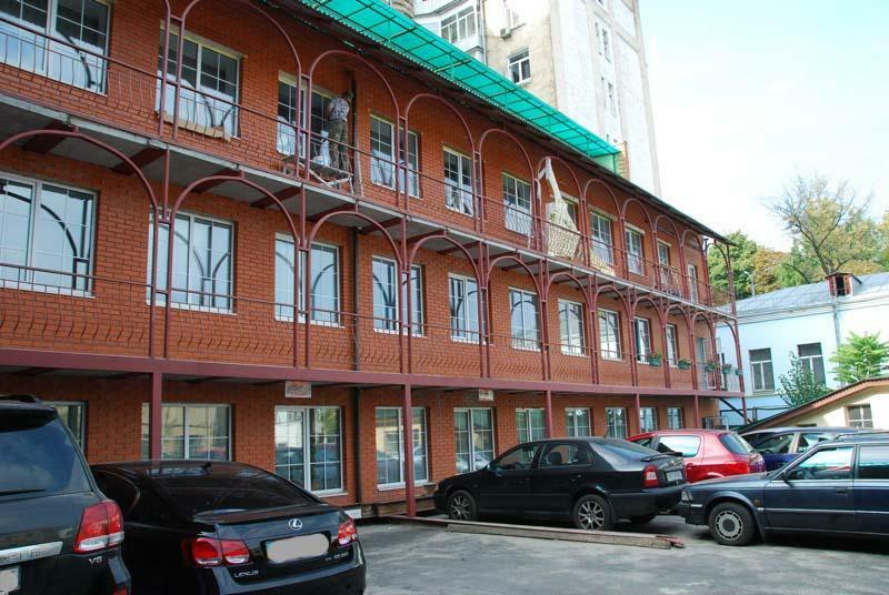 Киев, Льва Толстого ул., 9