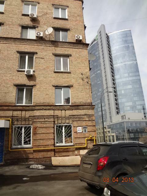 Київ, Лесі Українки бул., 8