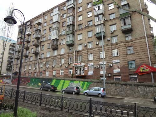 Київ, Лесі Українки бул., 8