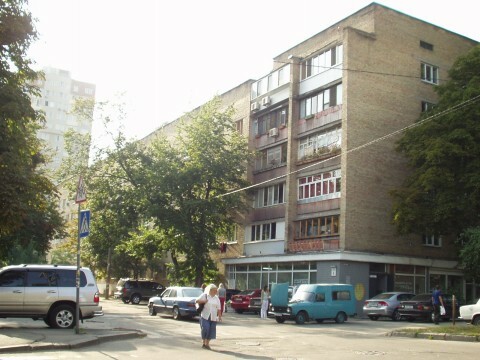 Київ, Леваневського вул., 4