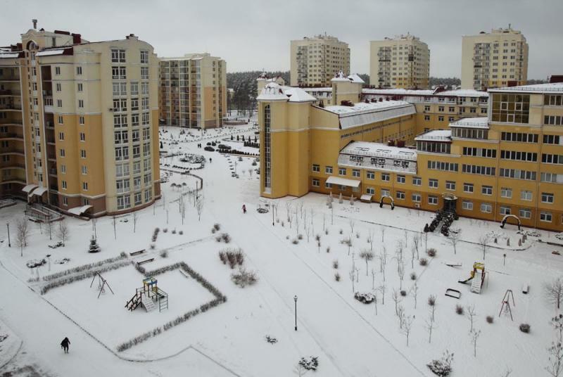 Київська обл., Києво-Святошинський район, с. Чайки, Валерія Лобановського вул., 5