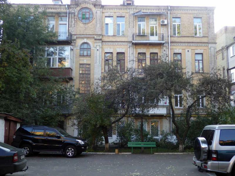 Киев, Липская ул., 9Б