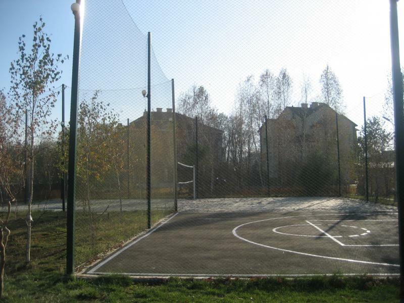 Киевская обл., Бориспольский район, с. Вишенки, Ежевичная ул., 9