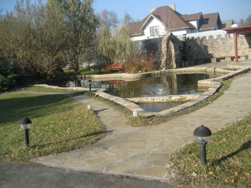 Киевская обл., Бориспольский район, с. Вишенки, Ежевичная ул., 9