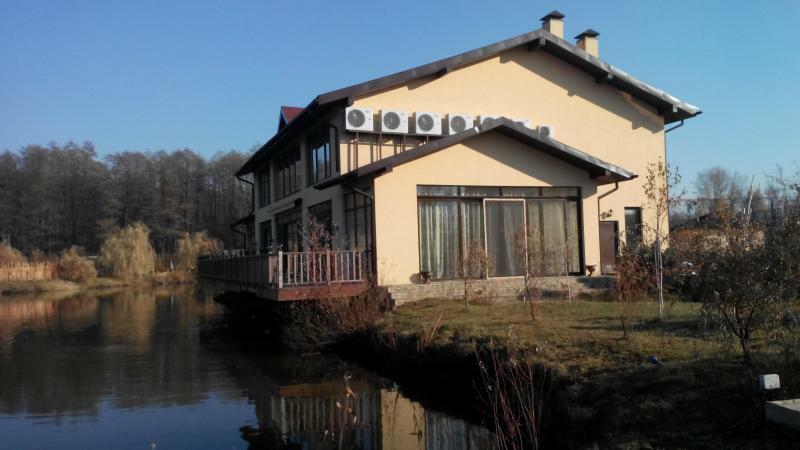 Киевская обл., Бориспольский район, с. Вишенки, Ежевичная ул., 9