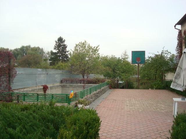 Киевская обл., Бориспольский район, с. Вишенки, Героев Космоса ул., 28