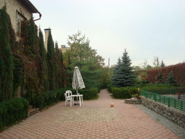 Киевская обл., Бориспольский район, с. Вишенки, Героев Космоса ул., 28