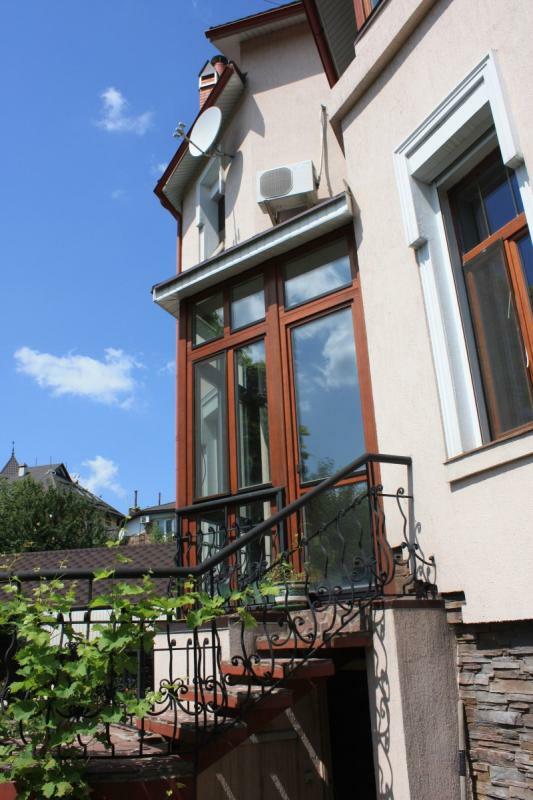 Київ, Звіринецька вул., 32