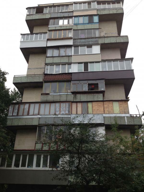 Київ, Братиславська вул., 38