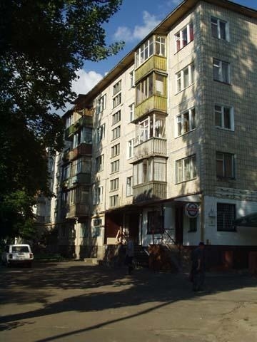 Київ, Братіславська вул., 6