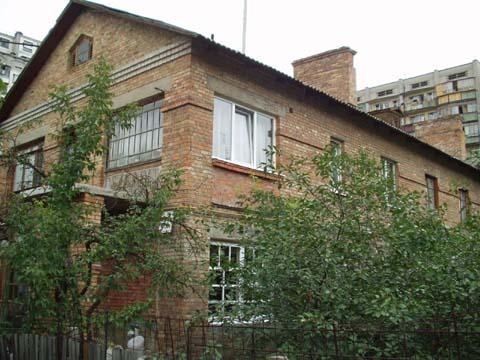 Київ, Бориспільська вул., 35