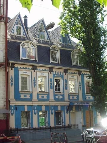 Київ, Дмитрівська вул., 21