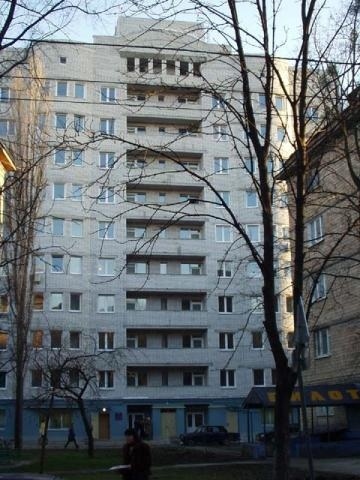 Київ, Єреванська вул., 18А