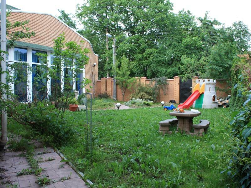 Киев, Залесная ул., 15