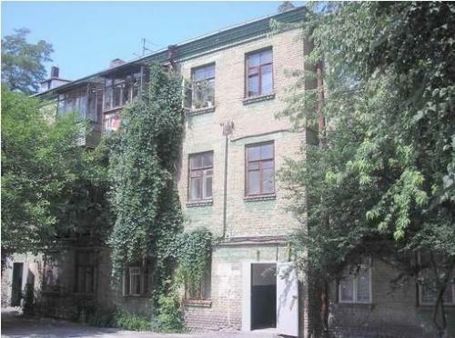 Київ, Дмитриевская вул., 15