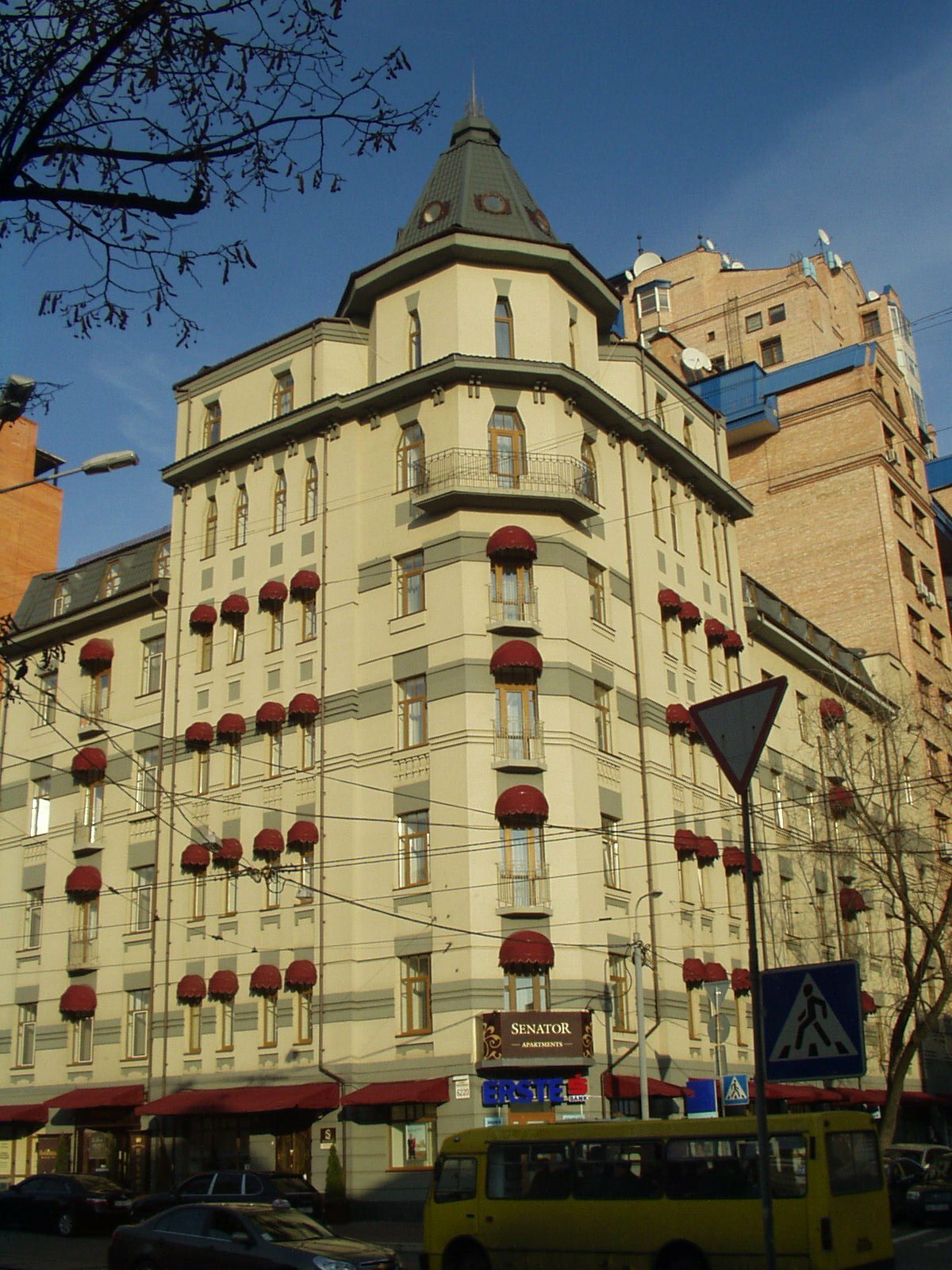 Киев, Дмитриевская ул., 62/20