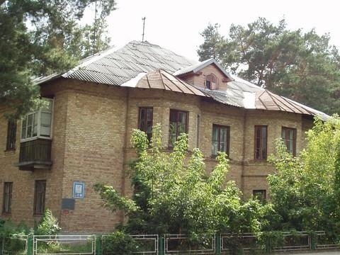 Київ, Дніпроводська вул., 6