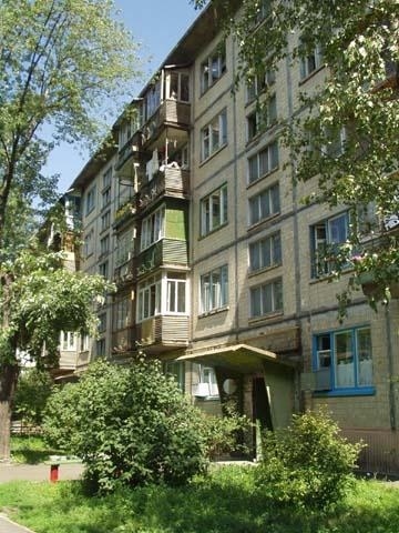 Киев, Дарницкий бул., 13