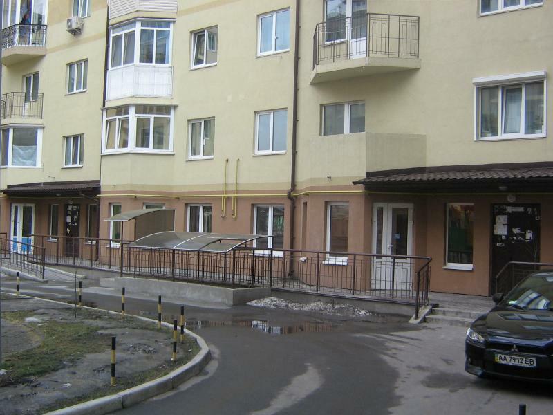 Київ, Івана Дьяченко вул., 10