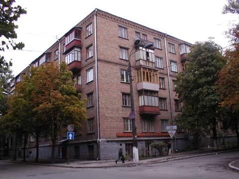 Київ, Генерала Вітрука вул., 12