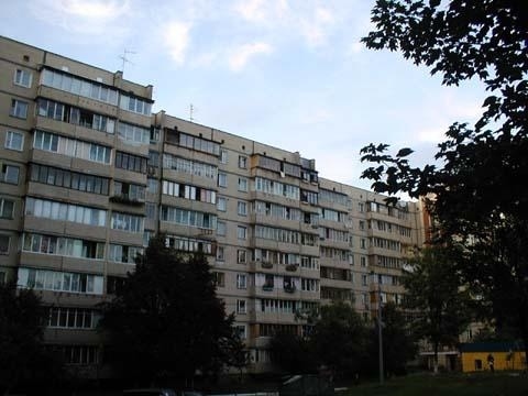 Київ, Героїв Космосу вул., 19