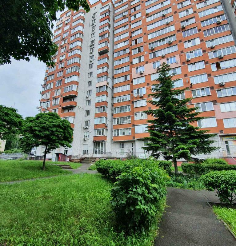 Продаж 2-кімнатної квартири 68 м², Волинська вул., 10