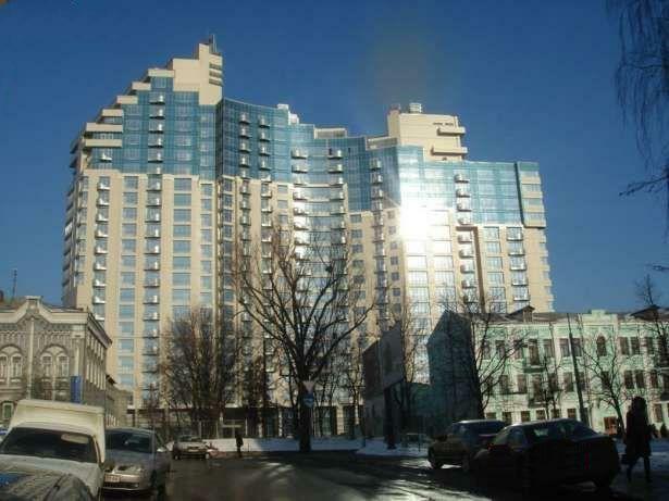 Продаж 2-кімнатної квартири 68 м², Волинська вул., 10