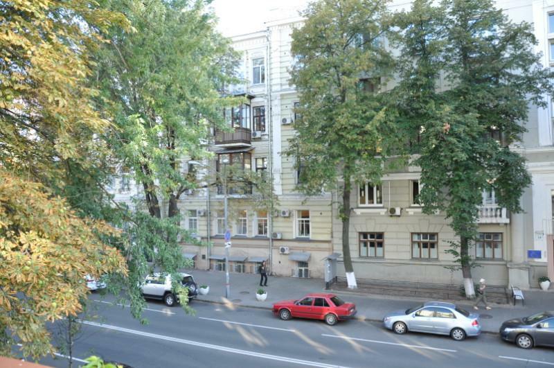 Продаж офісу 375 м², Лютеранська вул., 25